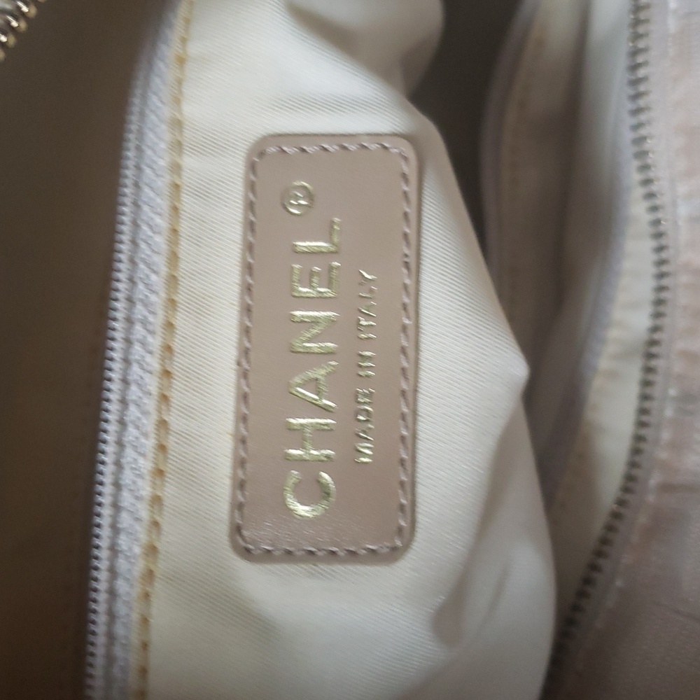 Chanel Travel Monogram Shoulderbag - Picture 9 of 17